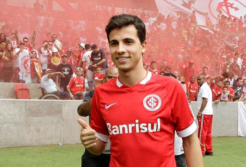 Nilmar est&aacute; liberado para reestrear pelo Inter