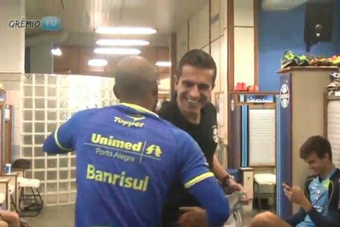 Em v&iacute;deo, companheiros parabenizam Grohe por convoca&ccedil;&atilde;o