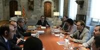 Favoráveis à consulta separatista na Catalunha, reunidos com o presidente regional Artur Mas