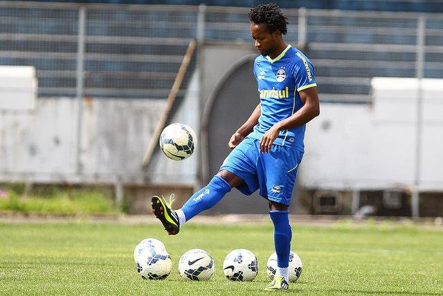 Z&eacute; Roberto pede supera&ccedil;&atilde;o em jogo mental contra S&atilde;o Paulo 