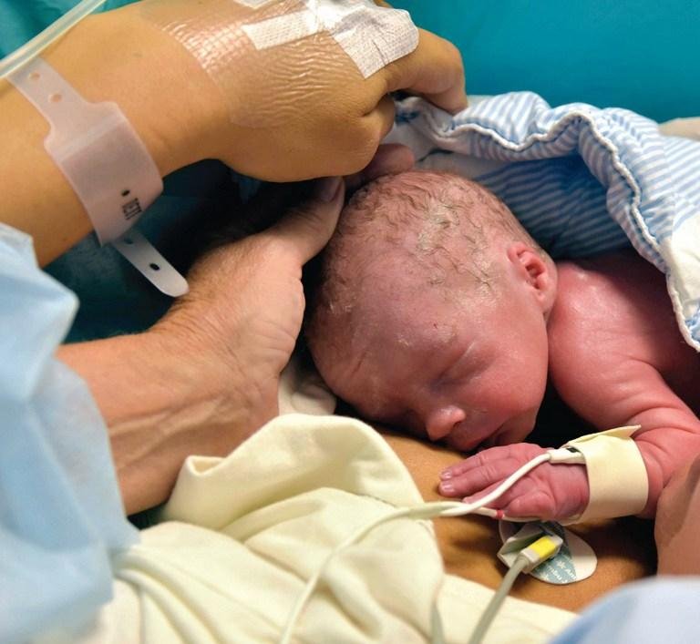 Nasce primeiro beb&ecirc; de &uacute;tero transplantado