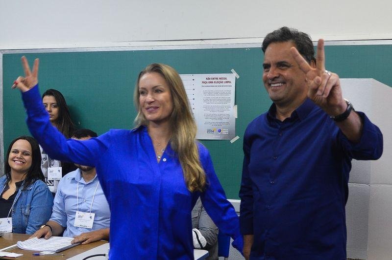 Candidato estava acompanhado da mulher e de assessores
