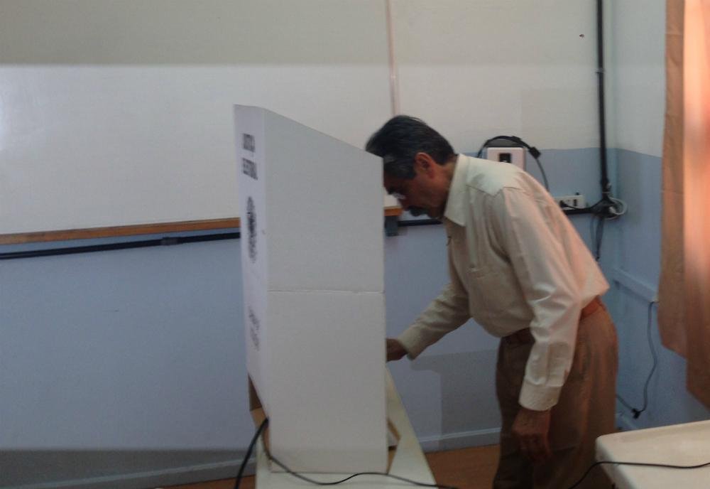 Com Tarso e esposa, Ol&iacute;vio Dutra vota em Porto Alegre