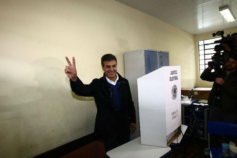 Com 98% dos votos apurados, candidato do PSDB somava 55,77% dos votos v&aacute;lidos