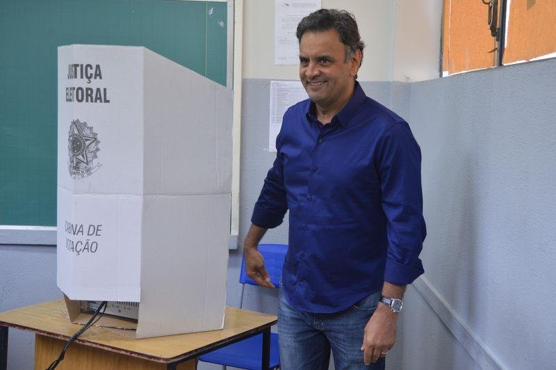 A&eacute;cio diz que sua candidatura representa mudan&ccedil;a para o pa&iacute;s