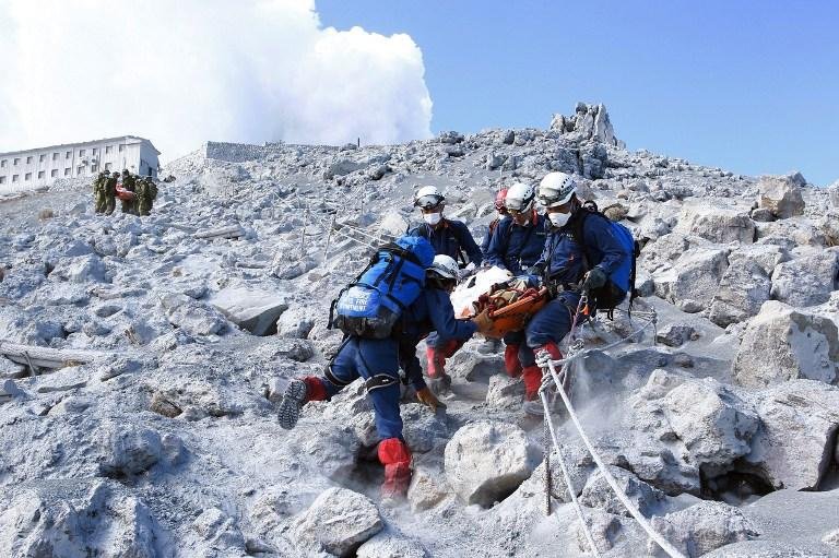 N&uacute;mero de mortos por vulc&atilde;o no Jap&atilde;o sobe para 53