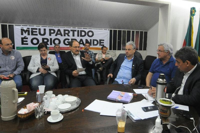 Equipe de campanha do peemedebista se reuniu ontem e definiu primeiras a&ccedil;&otilde;es na busca de novos aliados 