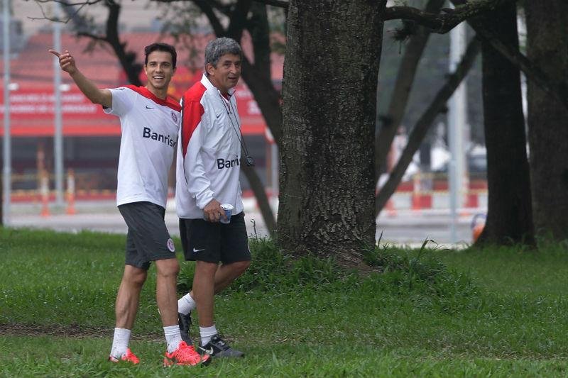 Nilmar pode ficar no banco de reservas contra Chapecoense 