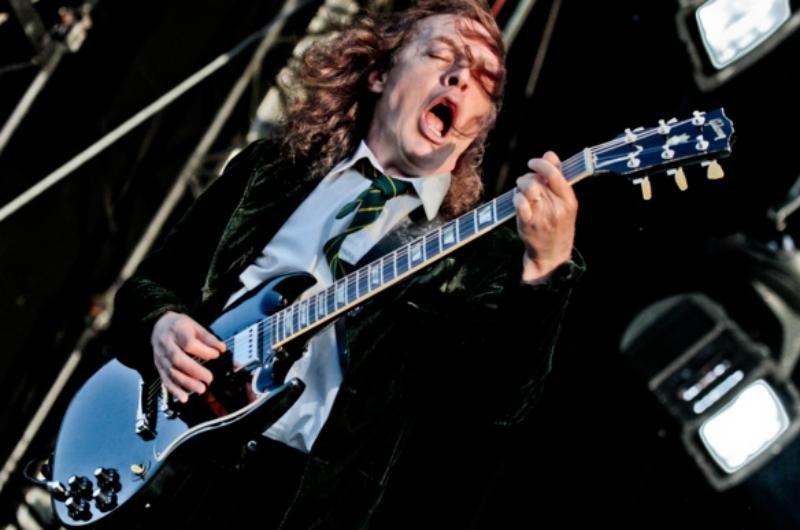Angus Young, um dos fundadores do AC/DC