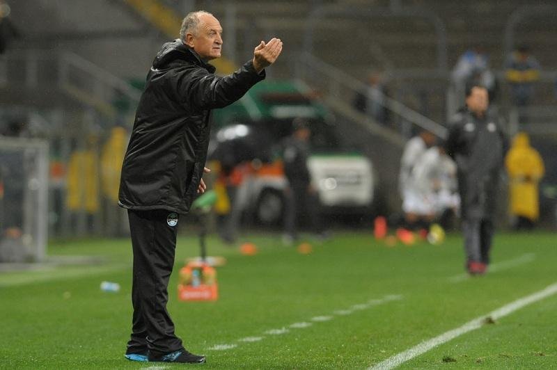 Treinador pode pegar 12 jogos de suspens&atilde;o