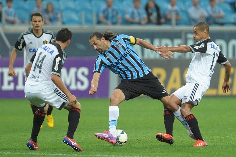 Centroavante Barcos teve boa atua&ccedil;&atilde;o e foi fundamental no primeiro gol
