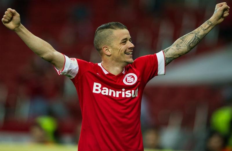 Capit&atilde;o lidera Inter contra Chapecoense 