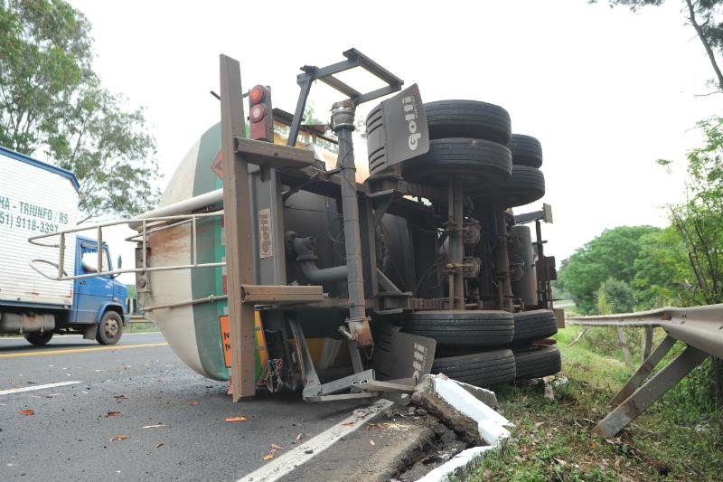 Acidente ocorreu no km 414 da rodovia, em Montenegro
