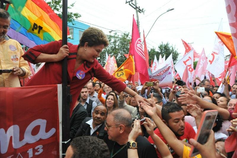 Dilma participou de carreata por Canoas junto com o candidato ao governo do Estado, Tarso Genro