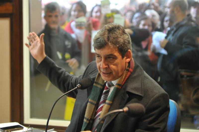 Sebasti&atilde;o Melo sanciona lei dos contadores p&uacute;blicos em boates 