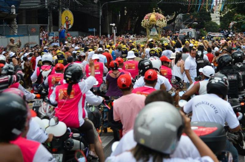 Segundo a organiza&ccedil;&atilde;o da festa, cerca de 15 mil motos participaram da prociss&atilde;o