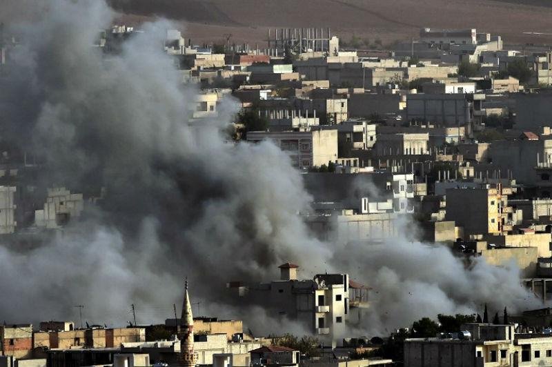 Boombardeios na cidade curda de Kobane motivou protestos e bombardeios