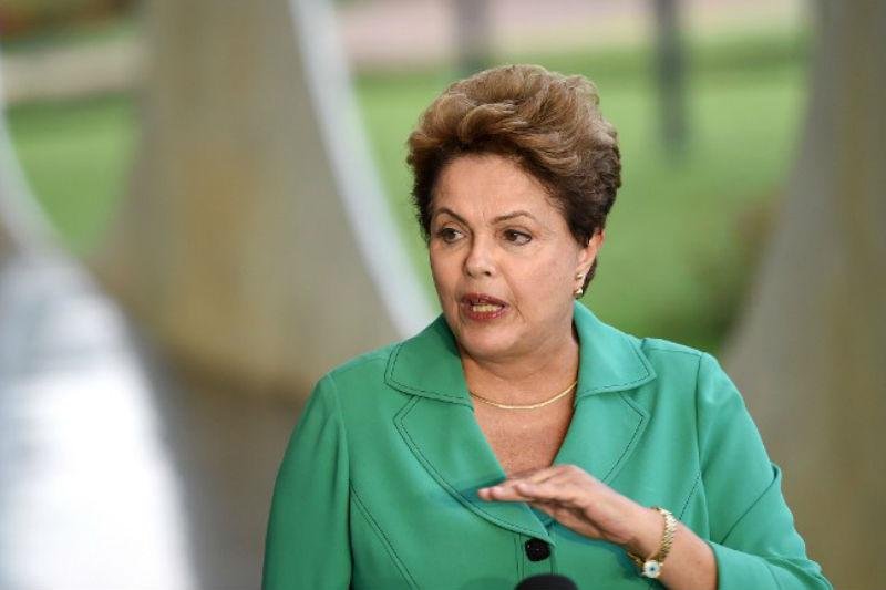 Dilma diz que tem palavra e que n&atilde;o pretende fazer carta de inten&ccedil;&otilde;es
