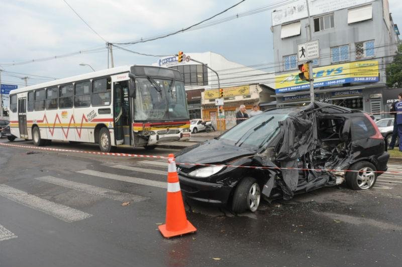 Acidente ocorreu na avenida Baltazar de Oliveira Garcia 
