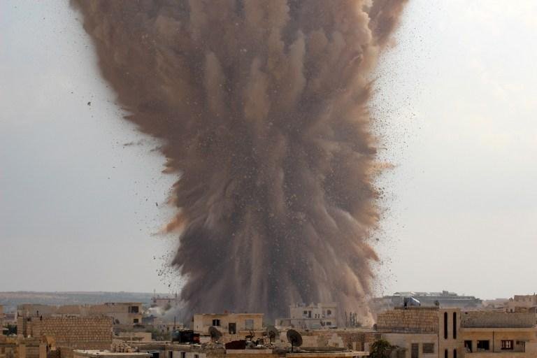 Cerca de 19 edif&iacute;cios ocupados por jihadistas e dois postos de comando foram atingidos