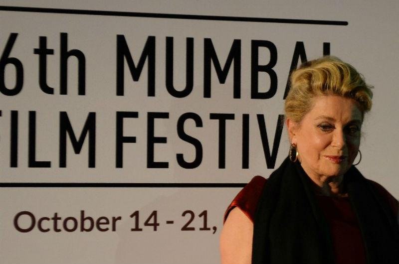 Atriz francesa visita &Iacute;ndia para receber homenagem
