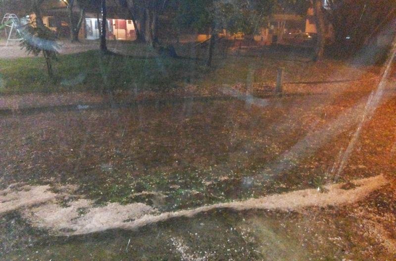 Falta de luz atinge 77 mil pontos ap&oacute;s temporais no RS