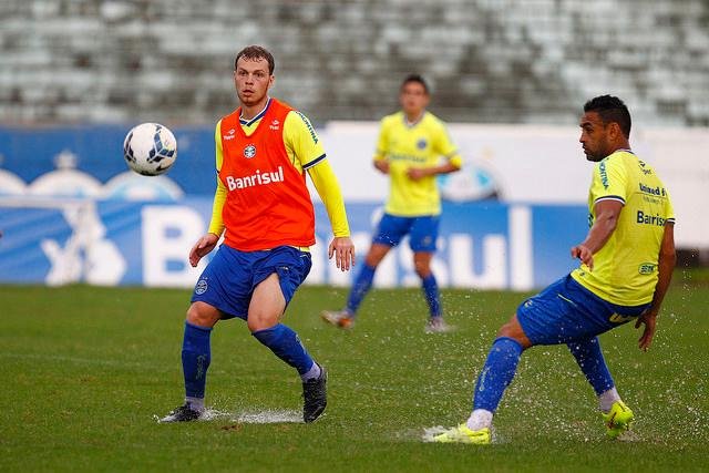 Gr&ecirc;mio faz recreativo e mant&eacute;m d&uacute;vida no ataque 