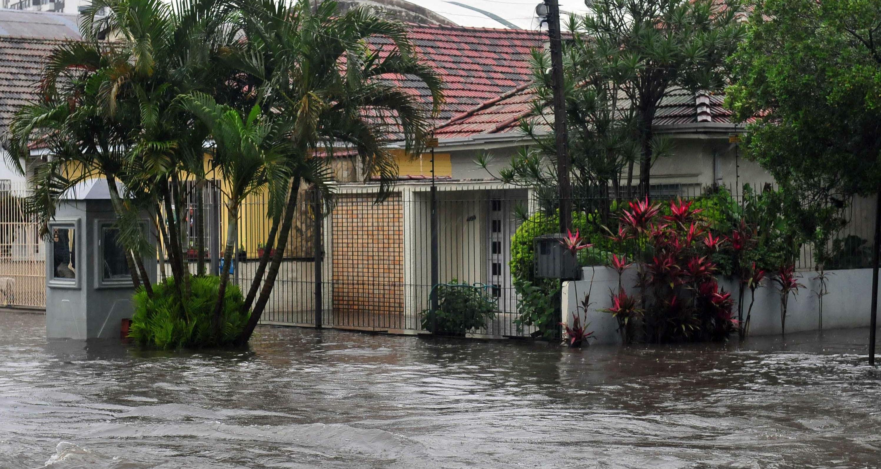 &Aacute;gua come&ccedil;a a atingir resid&ecirc;ncias na zona Norte da Capital