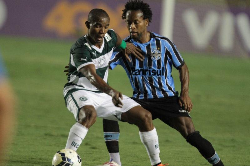 Gr&ecirc;mio e Goi&aacute;s ficaram no 0 a 0 no est&aacute;dio Serra Dourada