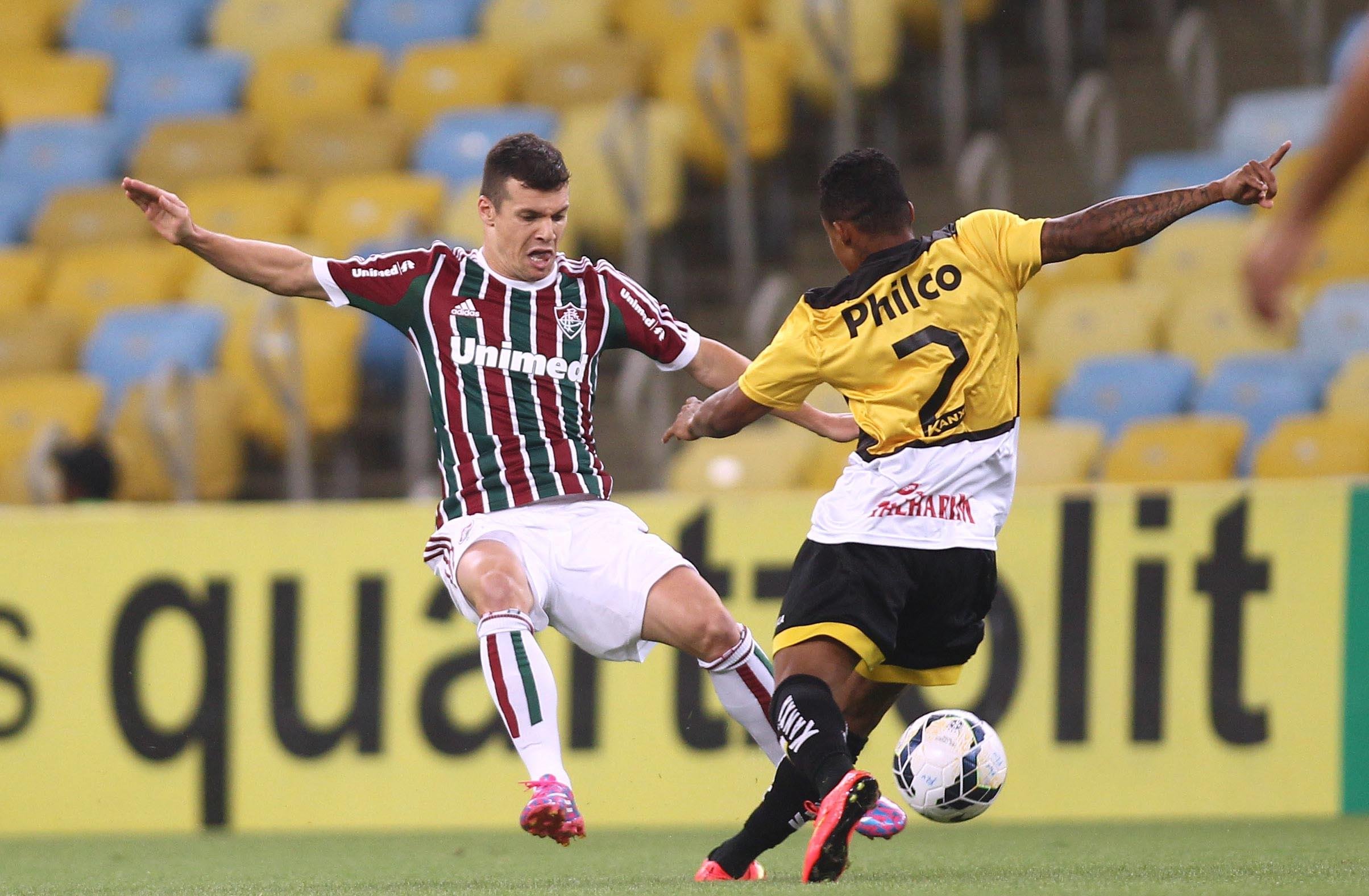Fluminense vira sobre o Crici&uacute;ma e se mant&eacute;m na briga pelo G4  