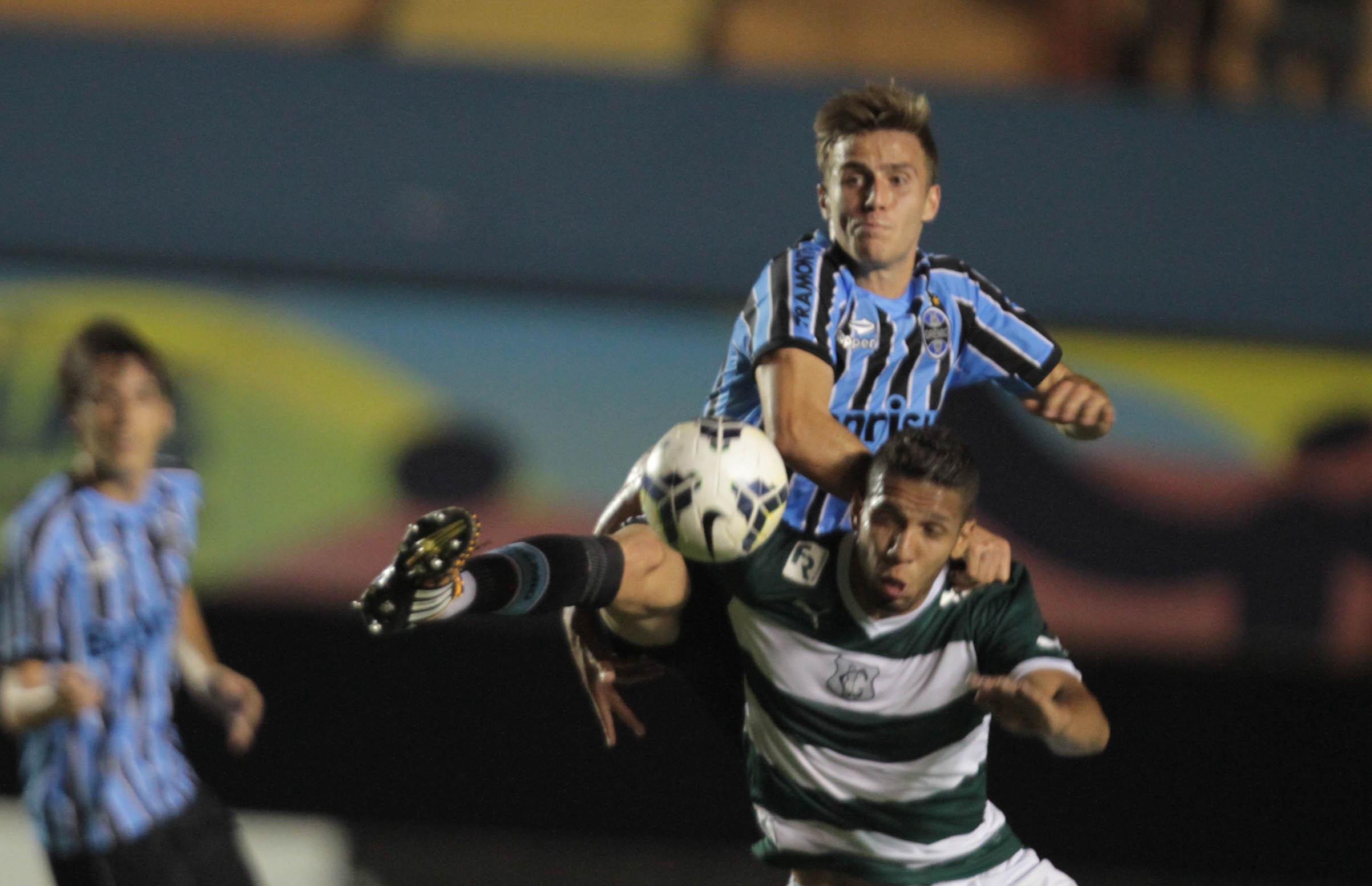 Empate sem gols com o Goi&aacute;s deixou Gr&ecirc;mio fora do G-4 ao fim da rodada