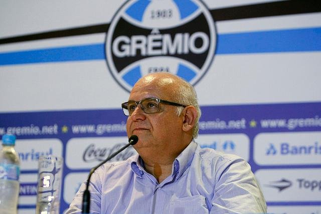  Romildo Bolzan que dar voz &agrave;s torcidas organizadas