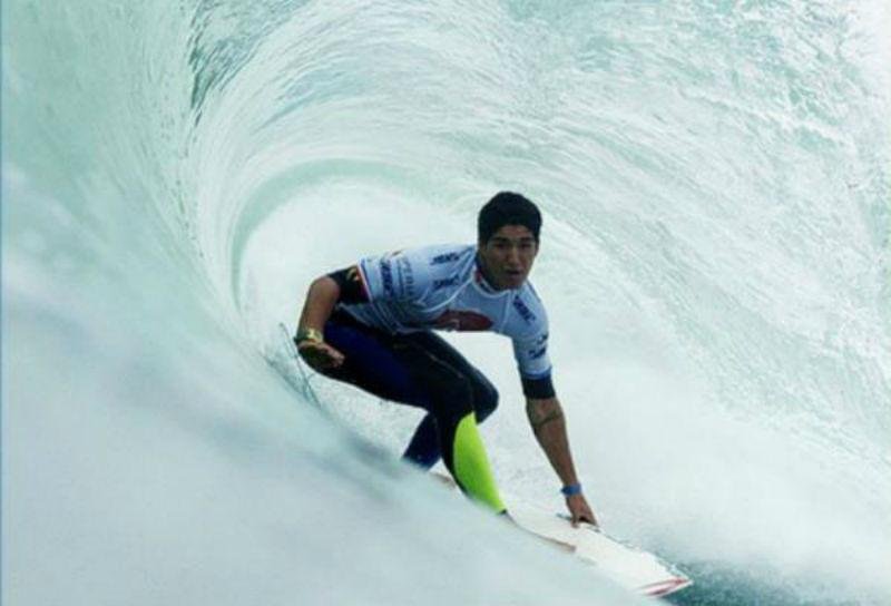 Medina &eacute; eliminado em Peniche, e decis&atilde;o do WCT vai para o Hava&iacute;