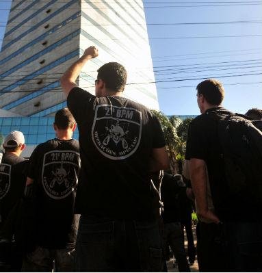 Ap&oacute;s morte de colega policiais se mobilizaram