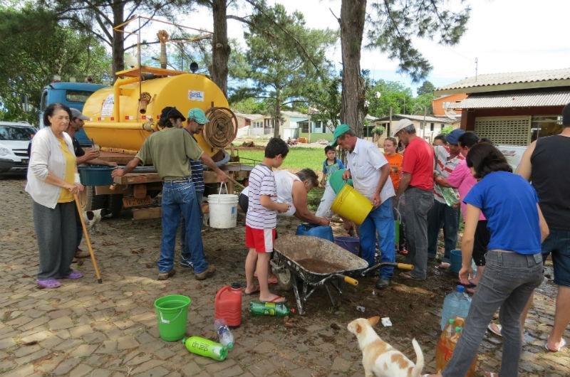 Munic&iacute;pio, no Centro do Estado, sofre com falta de &aacute;gua e luz 
