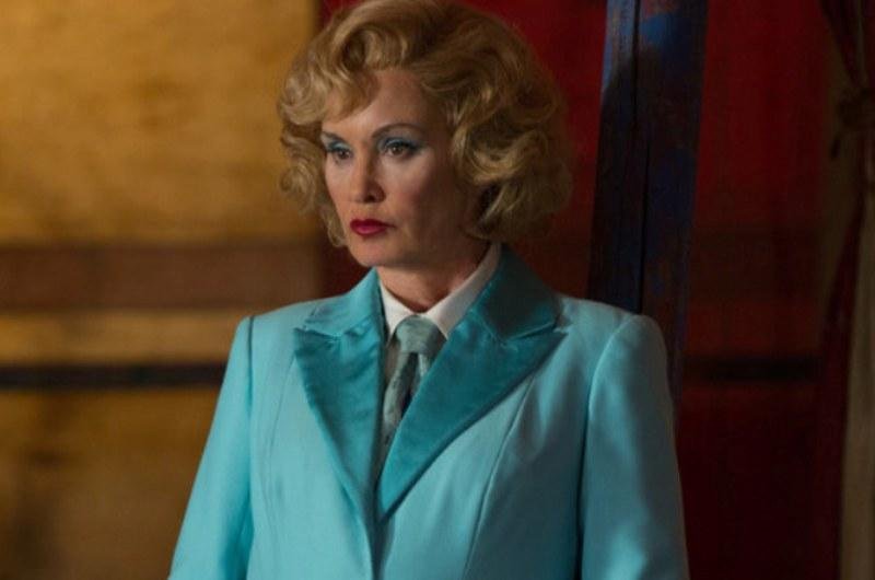 Jessica Lange adotou at&eacute; o figurino de Bowie para a sua vers&atilde;o de Life On Mars