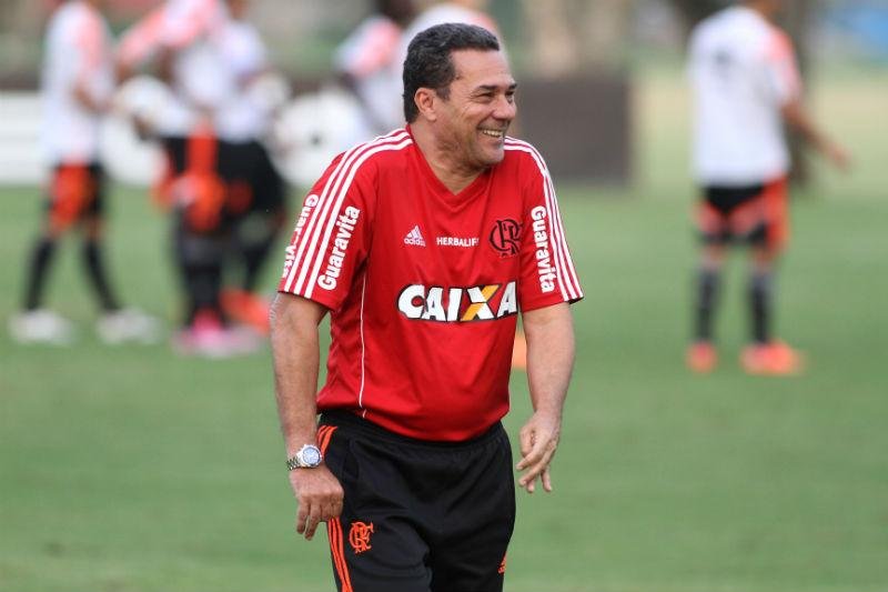 Luxa faz exig&ecirc;ncias e perman&ecirc;ncia no Flamengo &eacute; incerta 