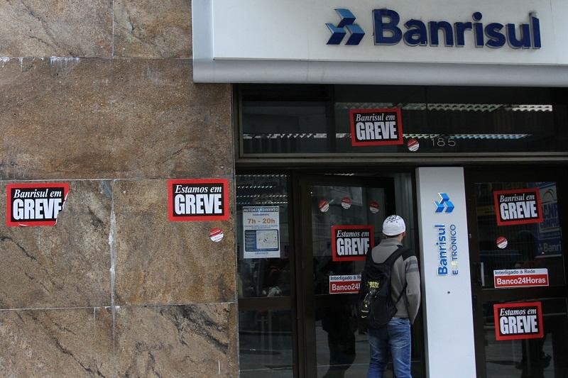 Greve de servidores do Banrisul persiste na Capital e em 18 bases do Interior