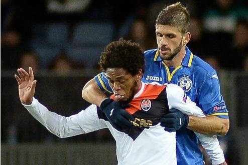 Luiz Adriano marcou cinco gols na partida