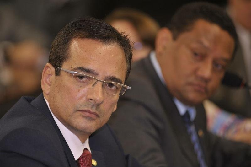 Deputado perdeu cargo na Pol&iacute;cia Federal, mas ainda poder&aacute; recorrer