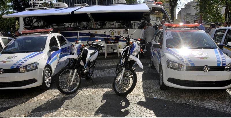 Guarda Municipal e BM receberam ve&iacute;culos e equipamentos