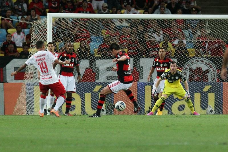 Goleiro Paulo Victor garantiu o resultado com &oacute;timas defesas