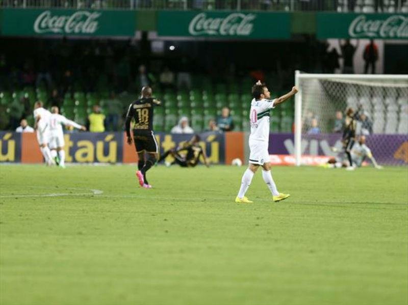 Botafogo foi derrotado pelo Coritiba por 2 a 0