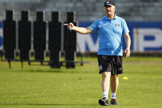 No Gr&ecirc;mio, Felip&atilde;o testa Erick na vaga de Luan