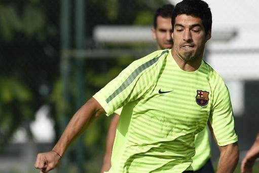 Uruguaio Su&aacute;rez vai entrar pelo Bar&ccedil;a contra o Real