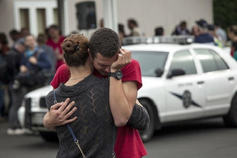 Um estudante foi morto e quatro outras pessoas ficaram feridas