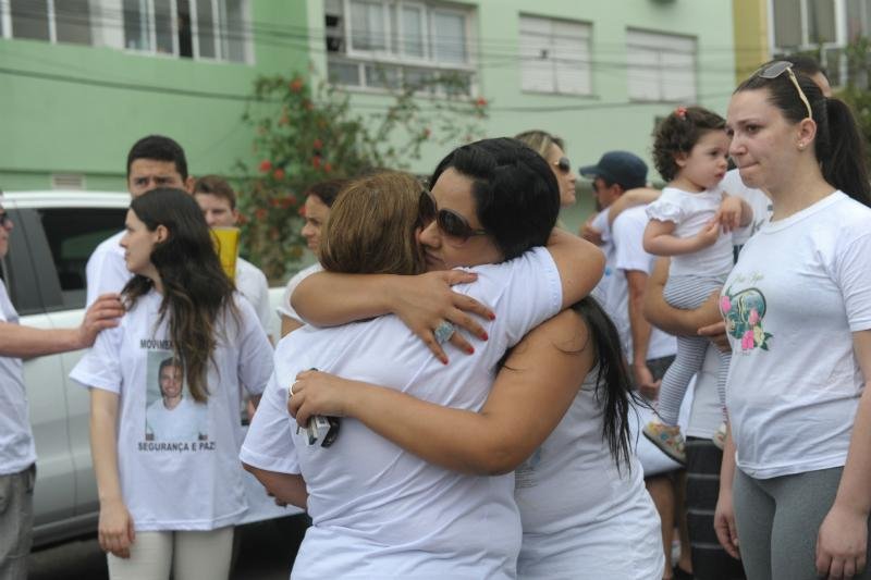 Parentes e amigos de Luciano dos Santos pediram mais seguran&ccedil;a no Centro da cidade 
