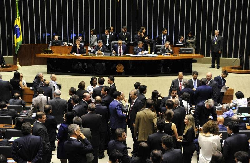 Para oposi&ccedil;&atilde;o, projeto invade prerrogativas do Congresso