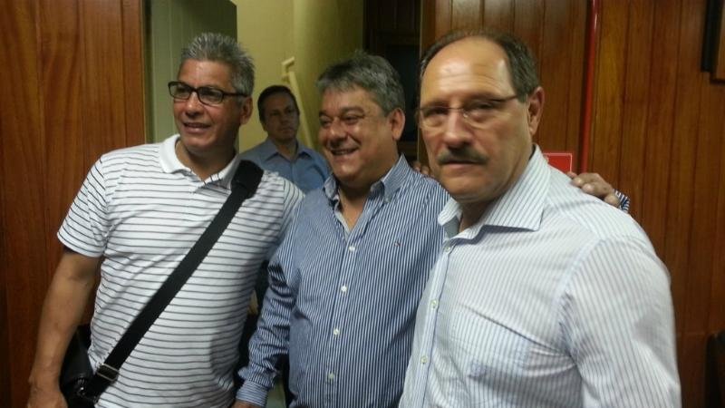 Governador posou para fotos com correligion&aacute;rios e servidores da Casa