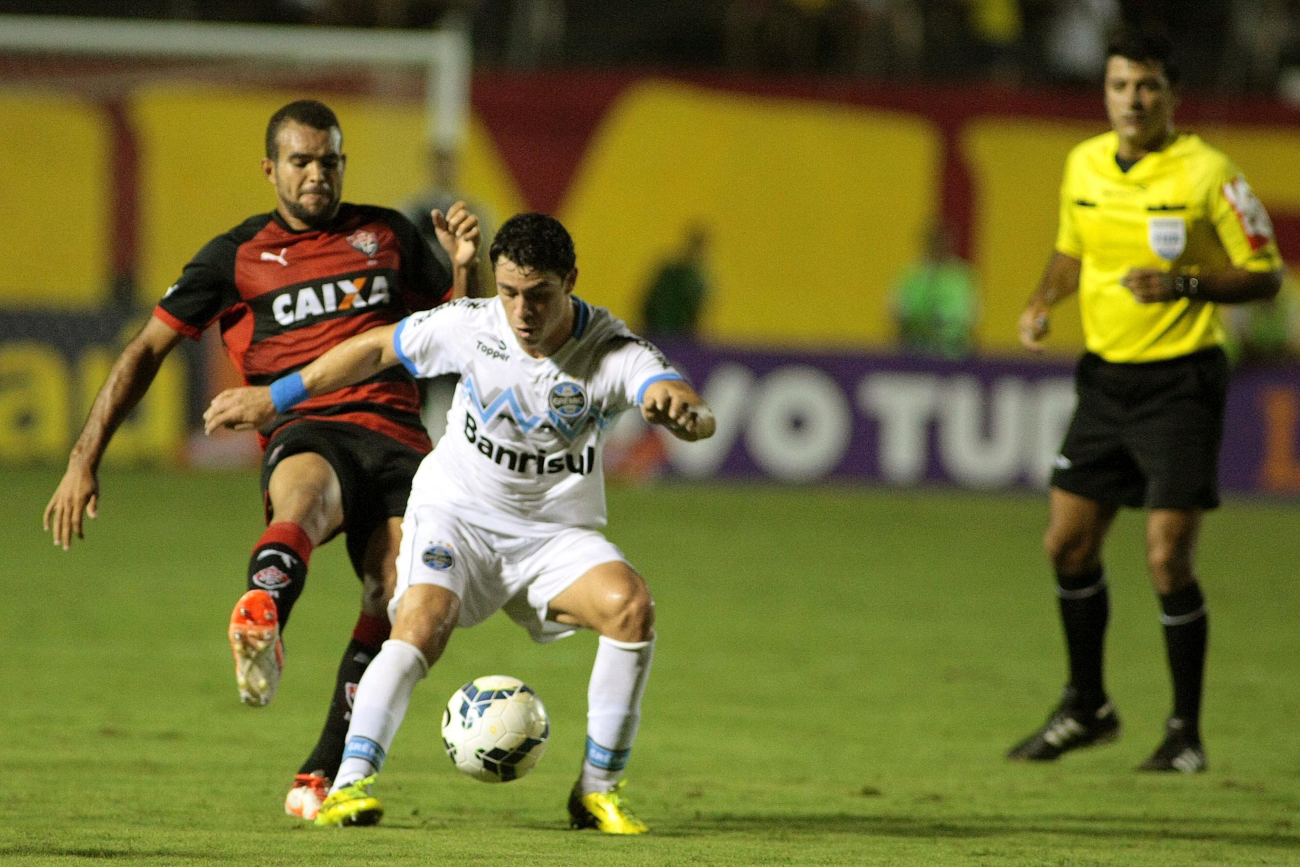 No primeiro turno, Vit&oacute;ria venceu Gr&ecirc;mio de virada em Salvador
